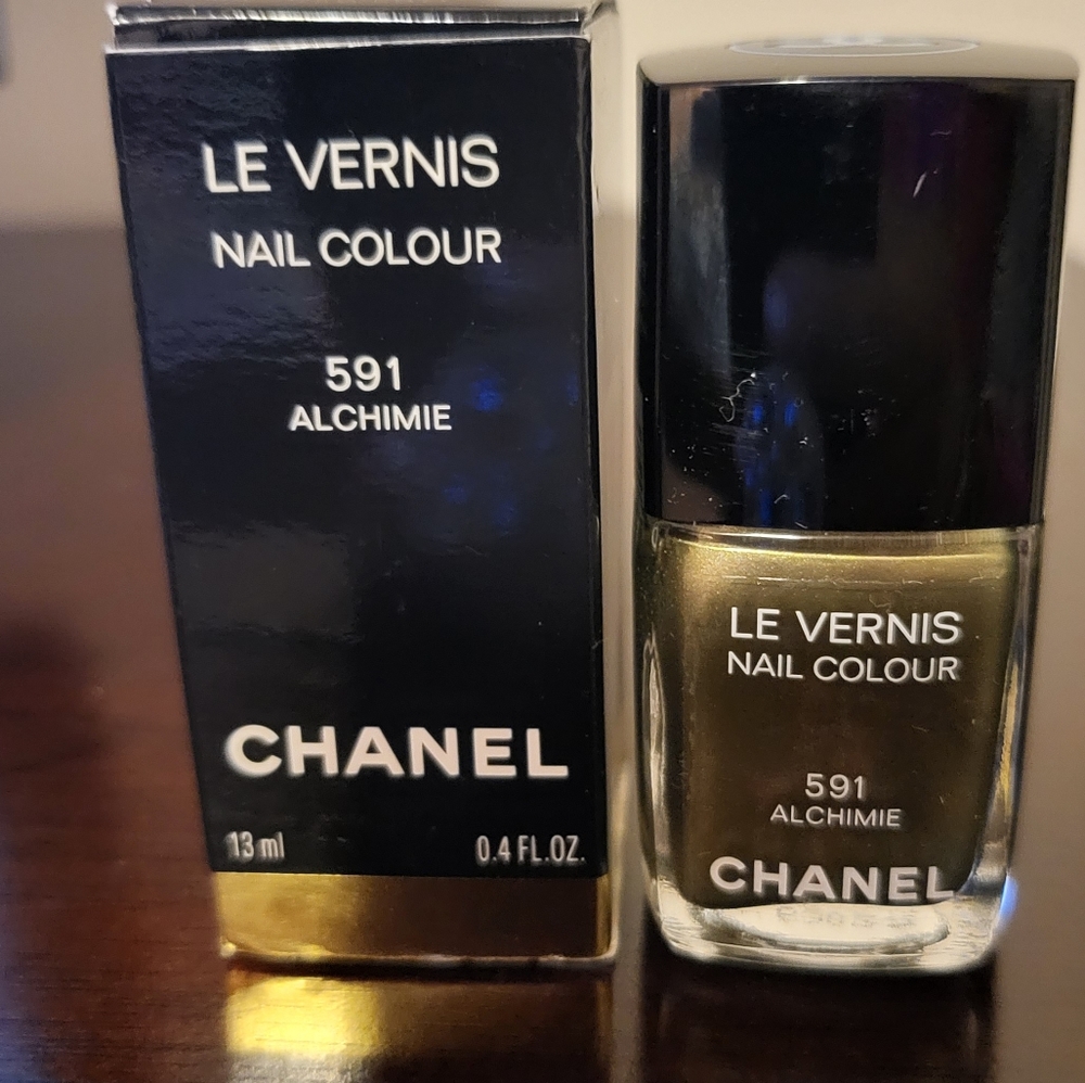 Chanel polish